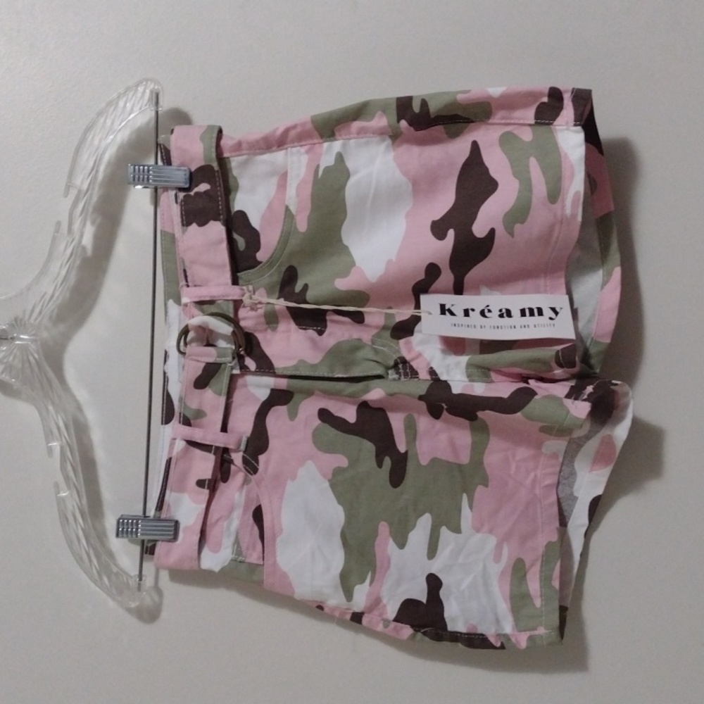NWT! Kreamy Junior's Pink, Green, & White Belted Camo High Waisted Shorts!